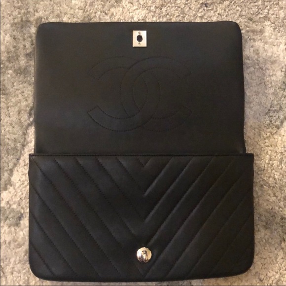 Chanel Wars Clutch Bag🖤🌟 - Picture 2 of 8